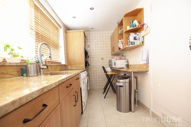 Town house for sale in Linksway, Hendon