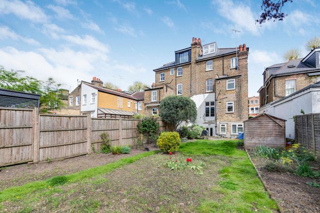 Flat for sale in Thorney Hedge Road, London
