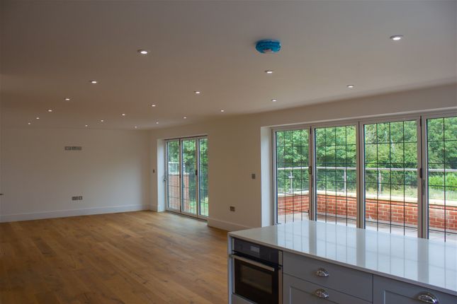 Flat for sale in 41 Shenfield Road, Shenfield, Brentwood