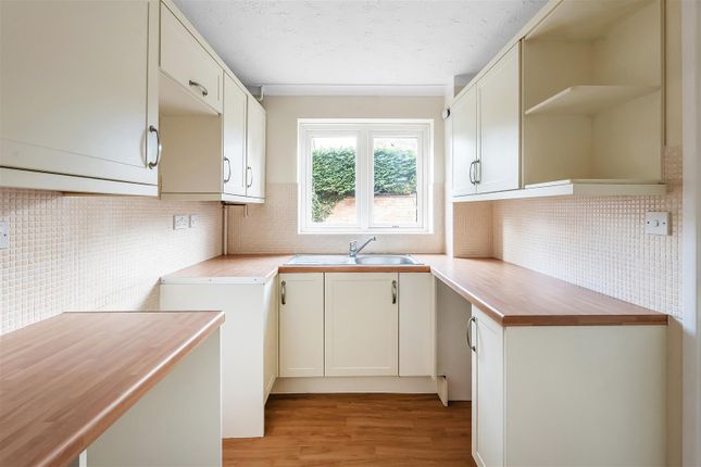 32, Bickney Way, Fetcham photo 4