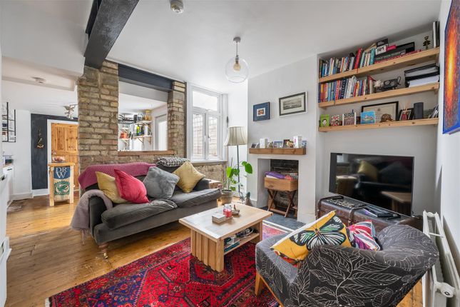 Flat for sale in Spruce Hills Road, London