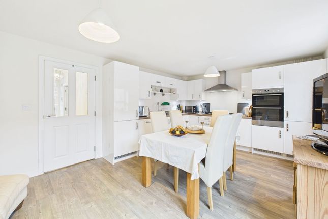 26, Weston Close, Calne photo 4