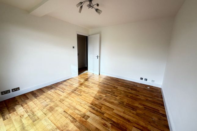 Stanwell Road, Ashford photo 4