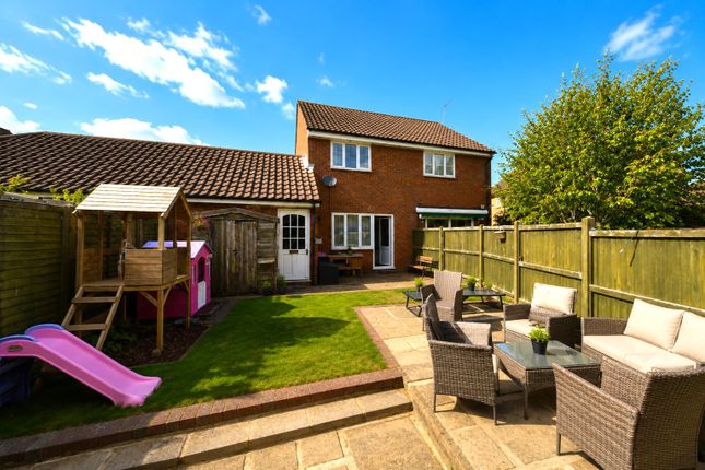 65, The Hedgerows, Stevenage photo 2