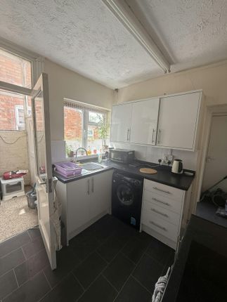 34 Oxford Gardens, Stafford photo 5