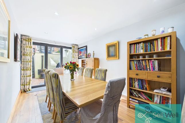 13, Overcroft, Egerton Park, Manchester photo 4