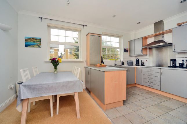Town house for sale in Chadwick Place, Long Ditton, Surbiton