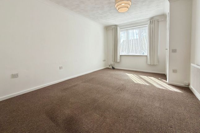 48 Ascham Road, Swindon photo 3