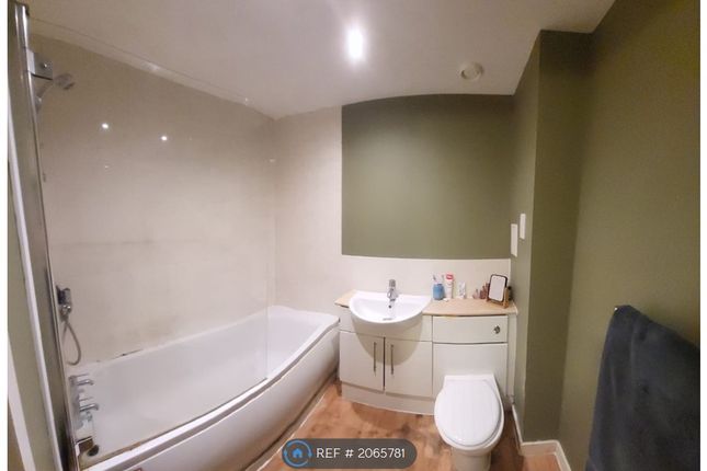 Flat to rent in Reed House, London
