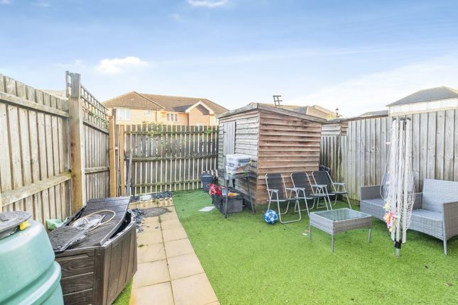 58, Seaton Grove, Buckinghamshire photo 4