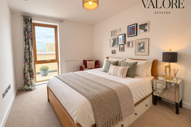 Flat 24, Earl Attlee Court, London photo 5
