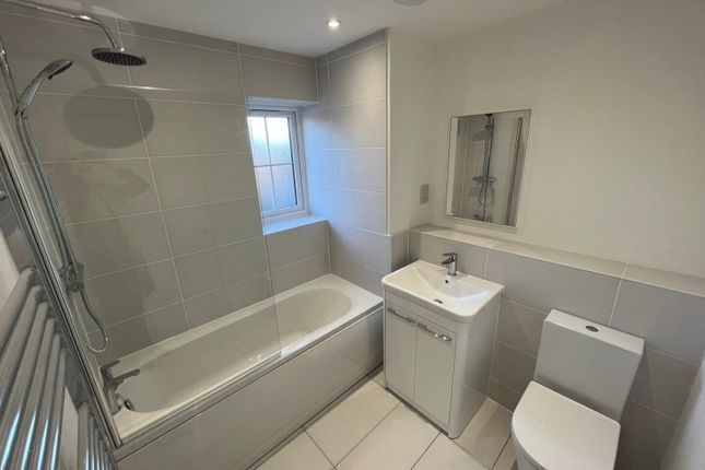 3, St. Georges Close, Pontefract photo 4