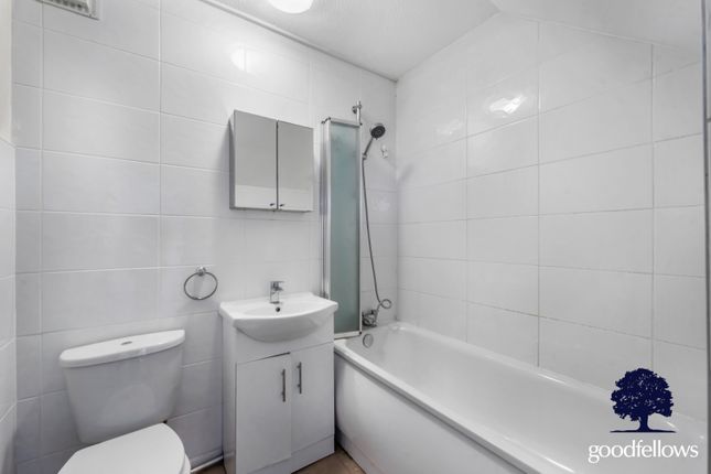 Flat 28, Hillview,, South Lodge Avenue, Mitcham photo 4