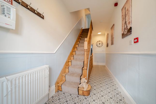 15, Cemetery Road, West Yorkshire photo 4