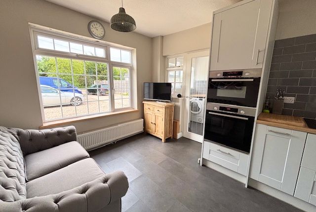 38 Park Lane, Selsey photo 4