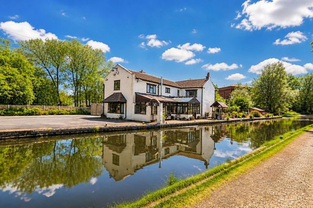 Canal Cottage, Hinksford Lane, Kingswinford photo 2