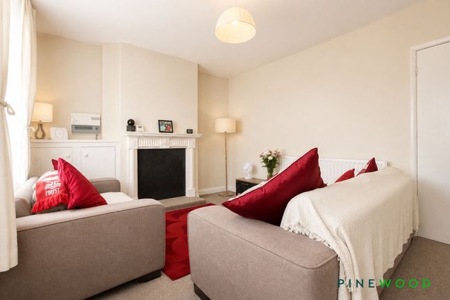 34 Chapman Lane, Chesterfield photo 3