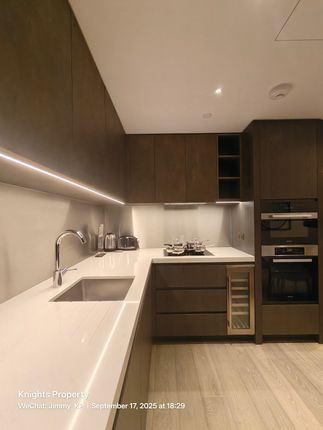 A308, Carnation Way, London photo 4