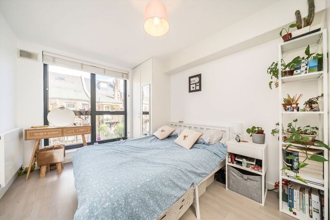 Flat 4, 2, Worple Road Mews, London photo 3
