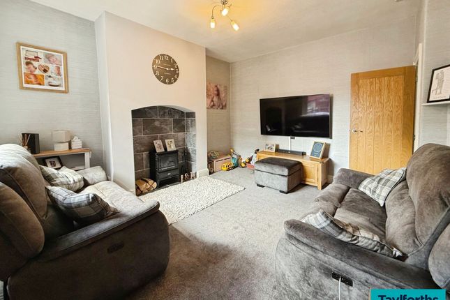 2 Lower West Avenue, Barnoldswick photo 4