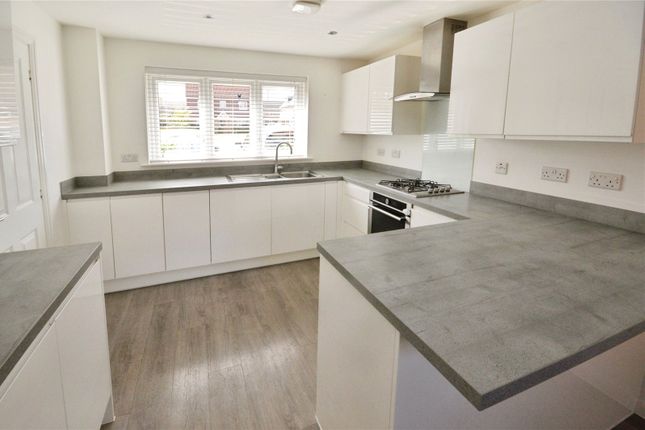 27, Davey Road, Hertfordshire photo 4