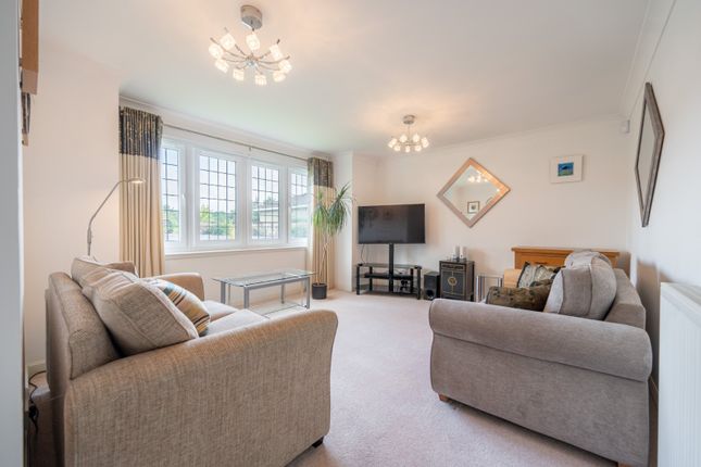 2, Abbotsford Gardens, Newton Mearns photo 3