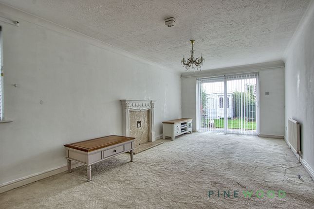 12 Chapel Close, Chesterfield photo 3