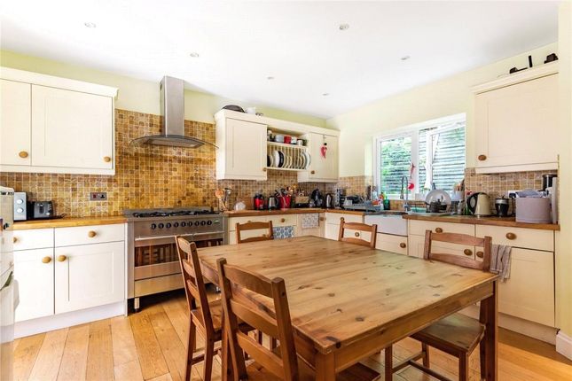 Room 5 (COUPLE LISTING), 40B, Alresford Road, Winchester photo 3
