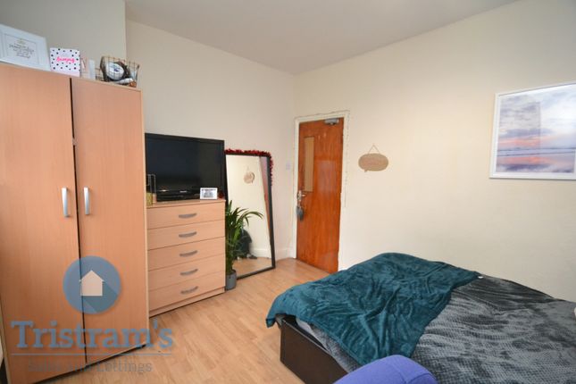 Room to rent in Room 1, Hound Road, West Bridgford