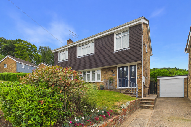 16 Highwoods Close, Marlow photo 2