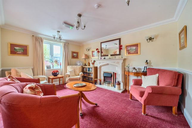 14, Betjeman Court, Wantage photo 3