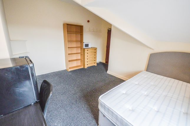 Room to rent in Willow Tree Road, Altrincham