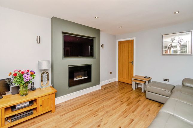 21, Longacres, Staffordshire photo 4