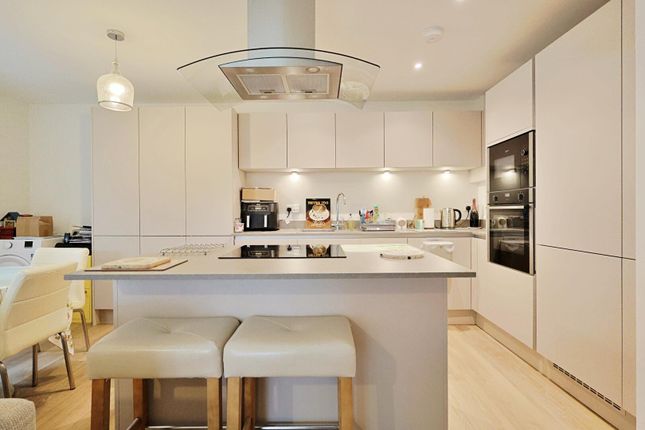 Flat 2, Woodland View, 159 Lower Blandford Road, Broadstone photo 4