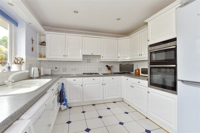 Lakeside Drive Southwater, Horsham photo 3