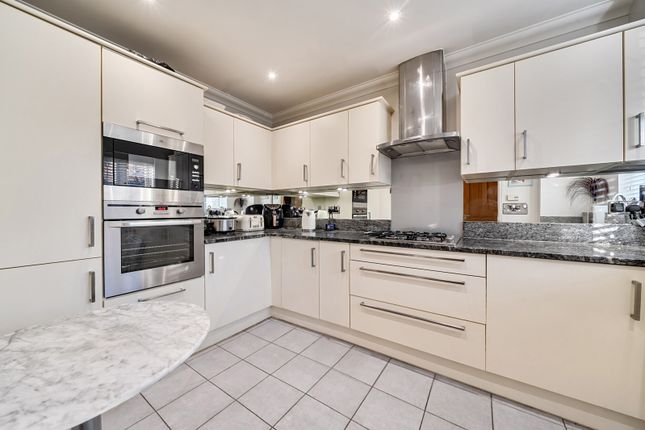 14, Briar Wood Close, Bromley photo 2