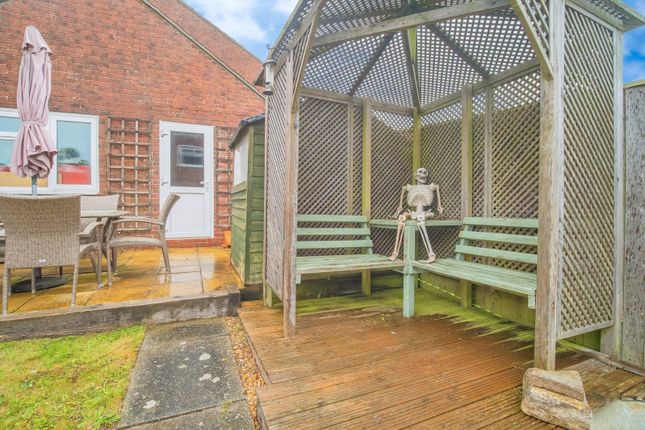 2, Brookside Close, Weymouth photo 2