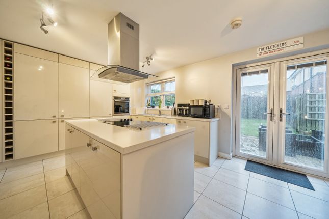 4, Little Moor Close, West Yorkshire photo 2