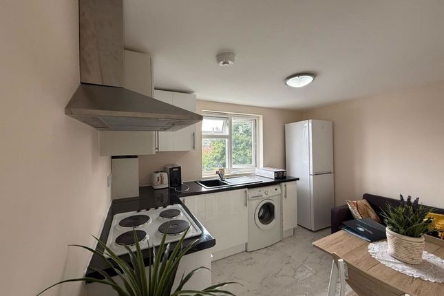 Studio, 12, Sweet Briar Green, London photo 4
