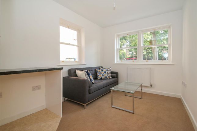 Thumbnail Flat to rent in 9 Linnet Mansion, Linnet Lane, Liverpool