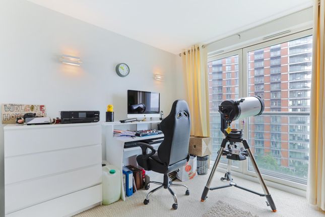 Flat to rent in New Providence Wharf, Fairmont Avenue, London