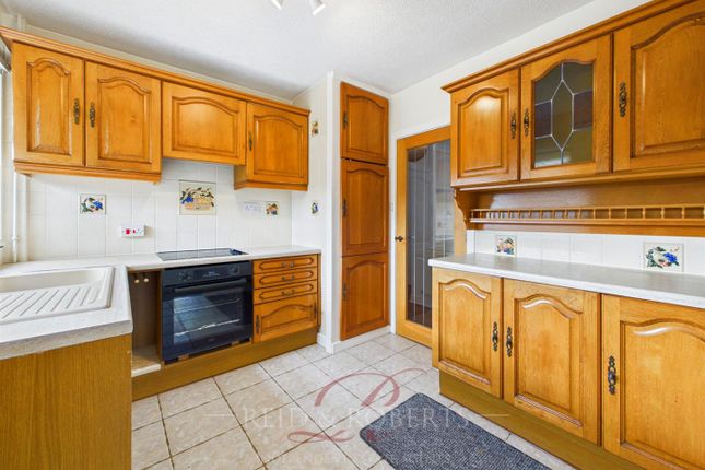 2, Osborne Close, Wrexham photo 3