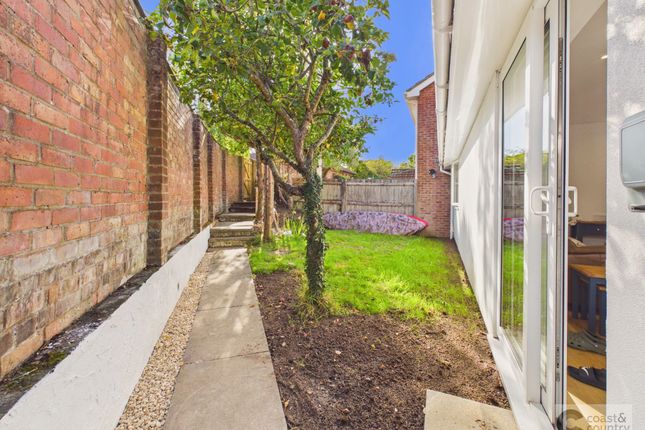 70 Dornafield Drive East, Newton Abbot photo 2