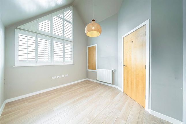Flat 26, Willow House, Dragonfly Place, London photo 4