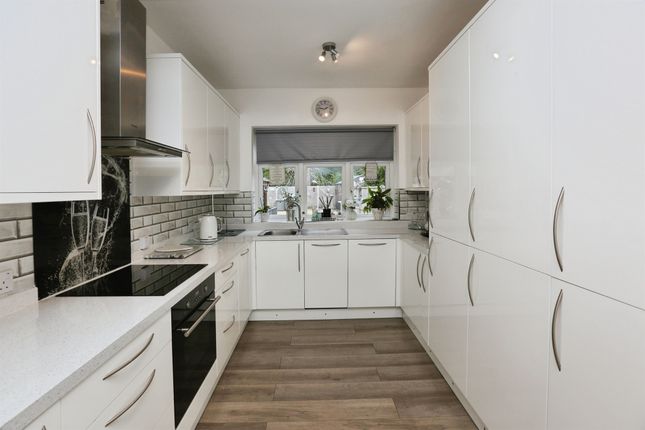 Carisbrooke Drive, Southampton photo 2