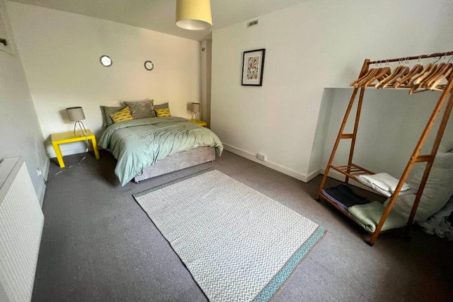 Basement Flat, 31 Wellington Square, Hastings photo 5