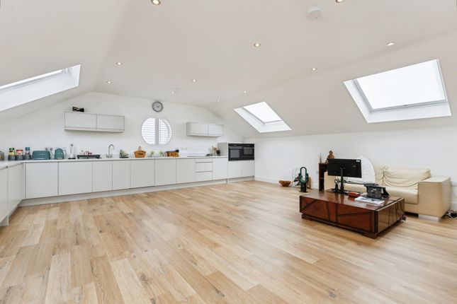 Flat 15, Granary Close,, Wymondham, Norfolk photo 2