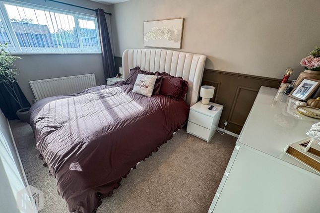 6 Dove Close, Warrington photo 4