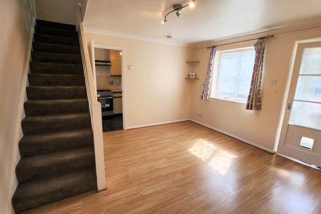 27 Carisbrooke Court , Carisbrooke Court , Slough photo 3