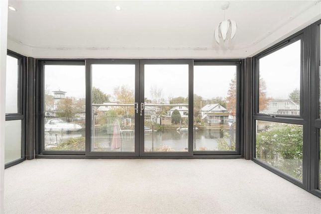 8, Riverside, Sunbury-On-Thames photo 3